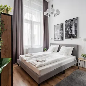 E32 - Oktogon Panorama Suite - Best Location - By Bqa Apartment Budapest